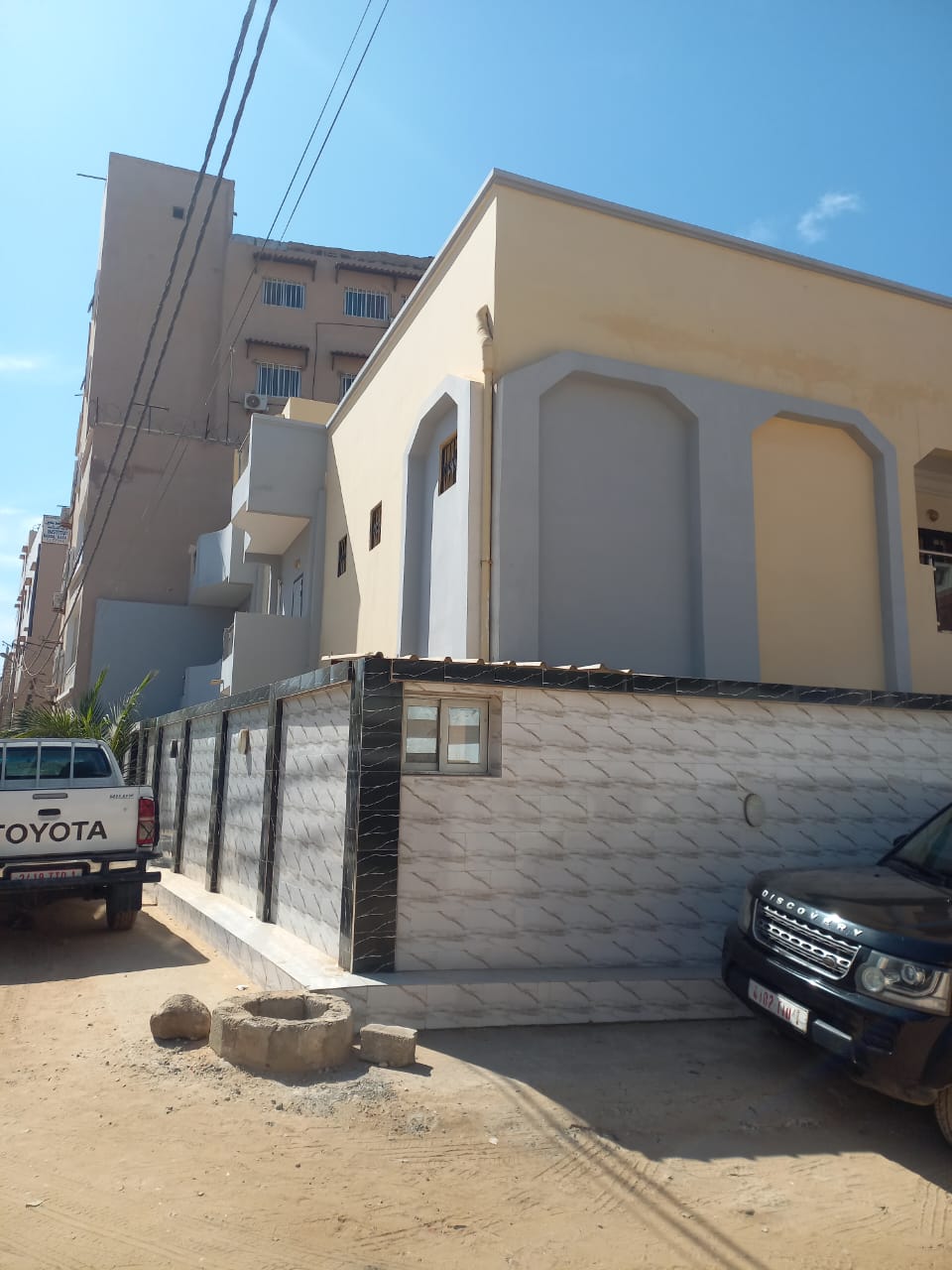 Villa R+1 de 10 pièces climatisées à louer aux Almadies
