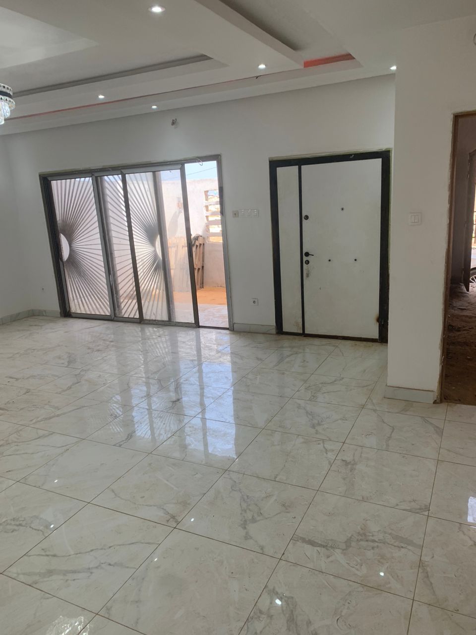 Appartement neuf et spacieux avec garage à louer à Guediawaye