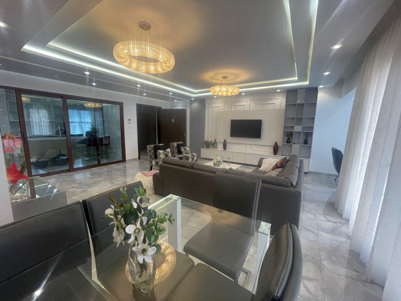 Appartement Meublé de Grand Standing avec 4 pièces à louer aux Almadies