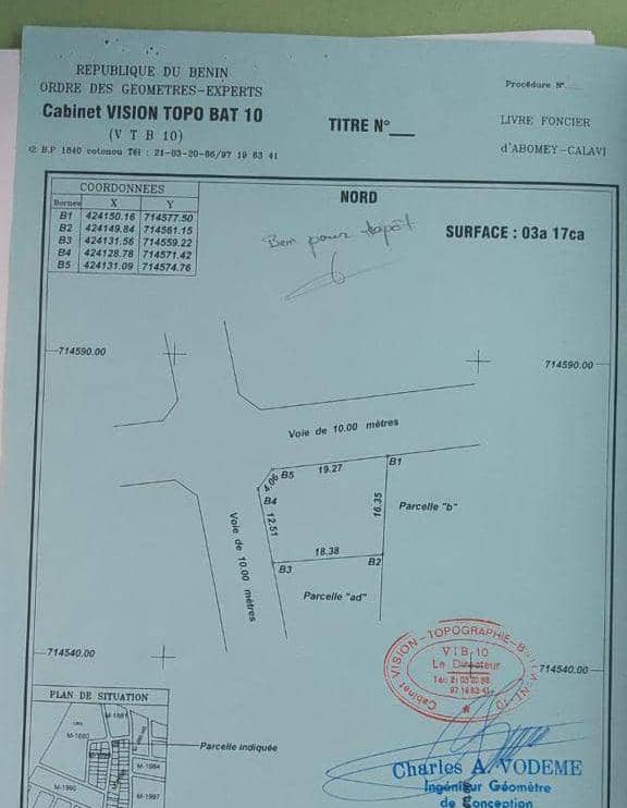 2 PARCELLES CLÔTURÉES EN ANGLE DE RUE À CALAVI TOKAN