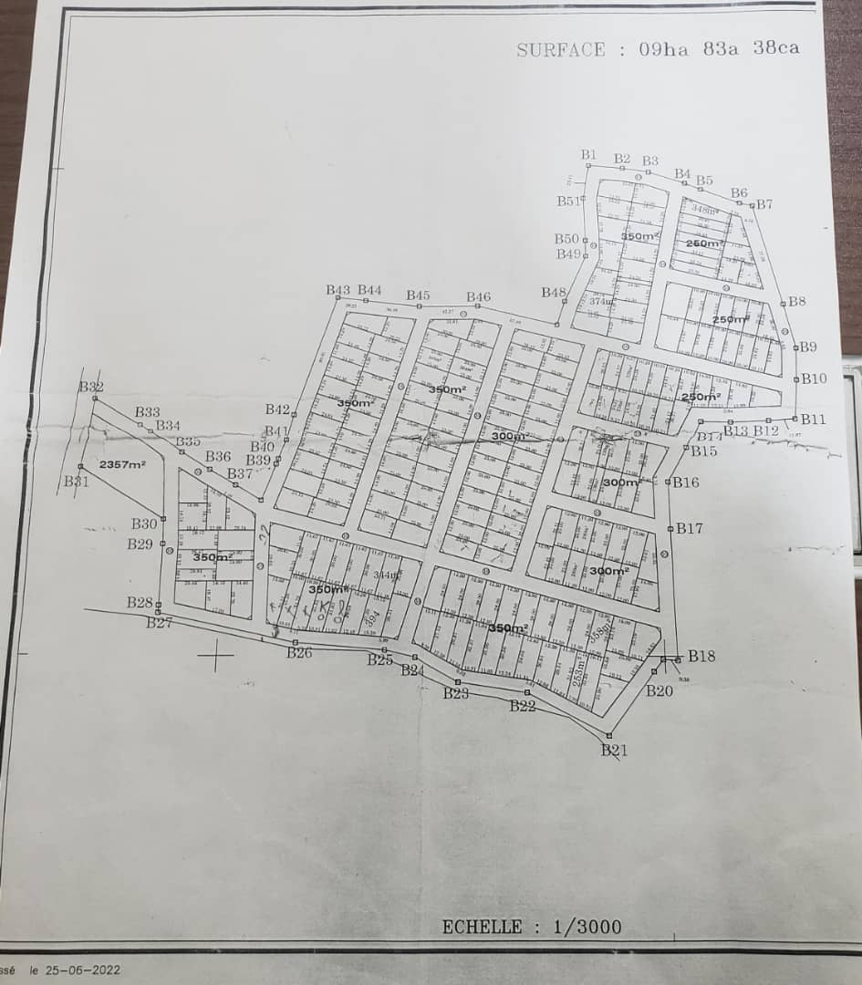 10 HECTARES AVEC TITRE FONCIER À VENDRE À CALAVI GLO ALLADACOMEY. Quelques 13 MINUTES DU GOUDRON